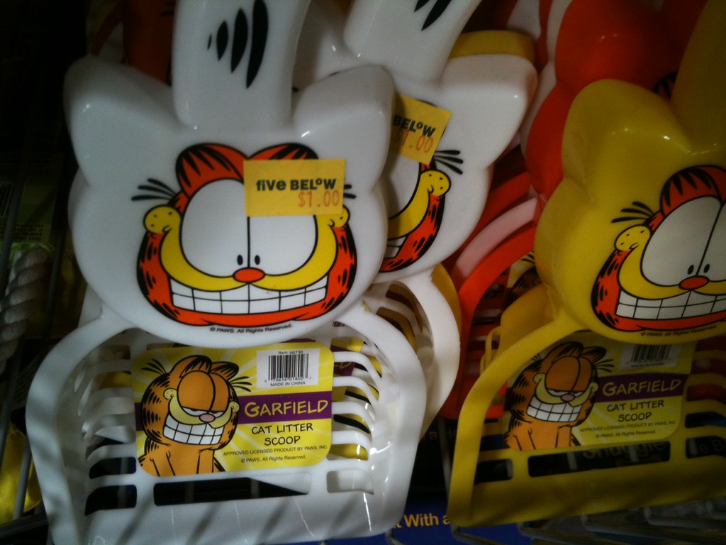 Litter Scoop with Sifting Design