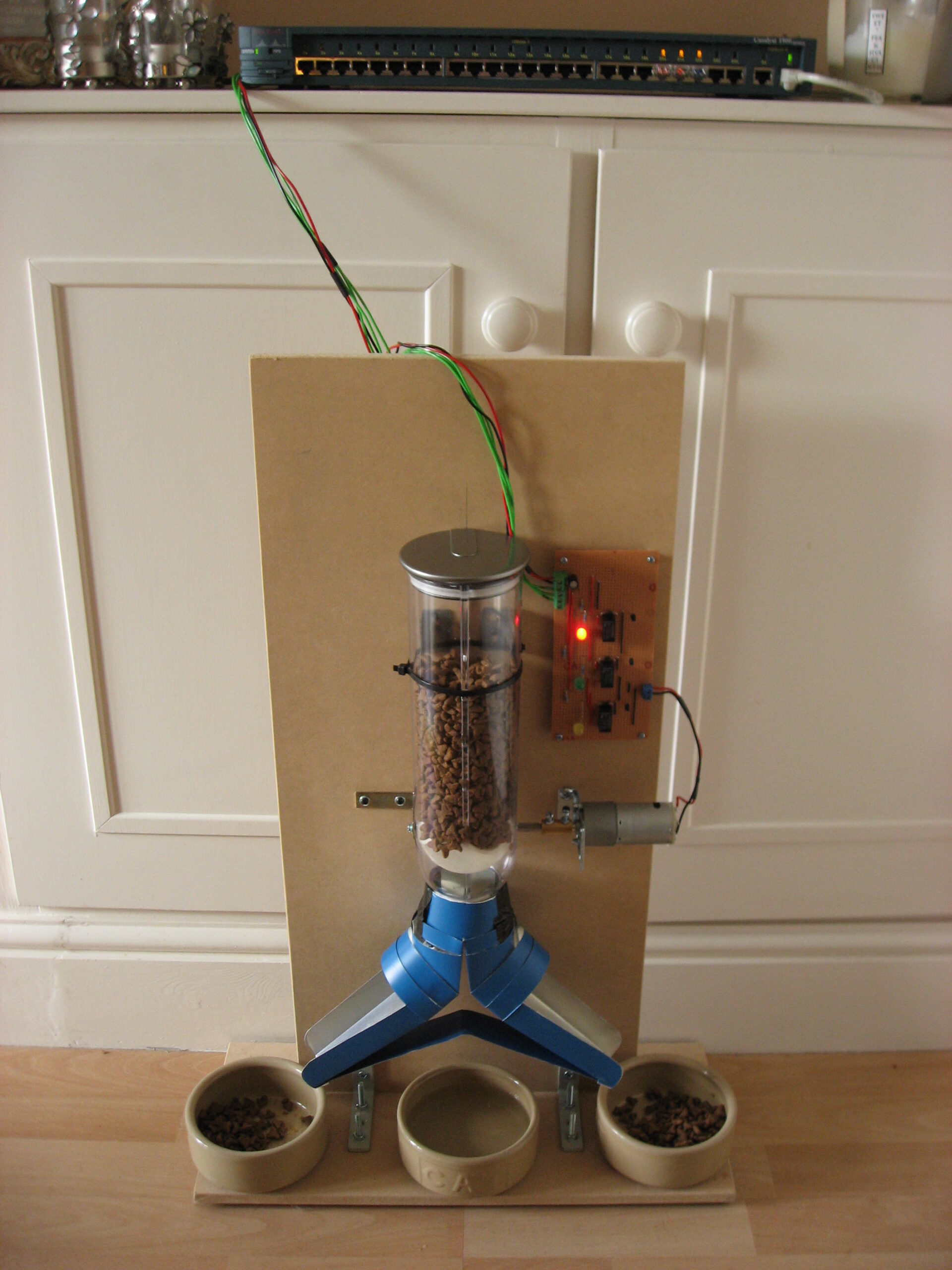 Gravity Cat Feeder (Large Capacity)
